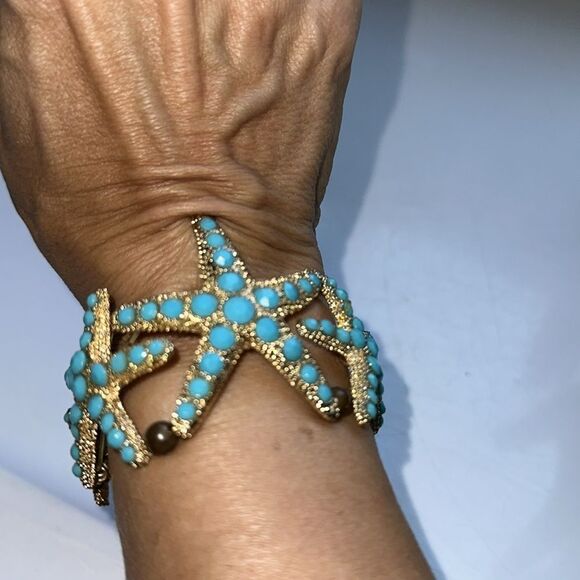 Turquoise and Gold Tone Sparkly Starfish Stretch Bracelet - Picture 4 of 4